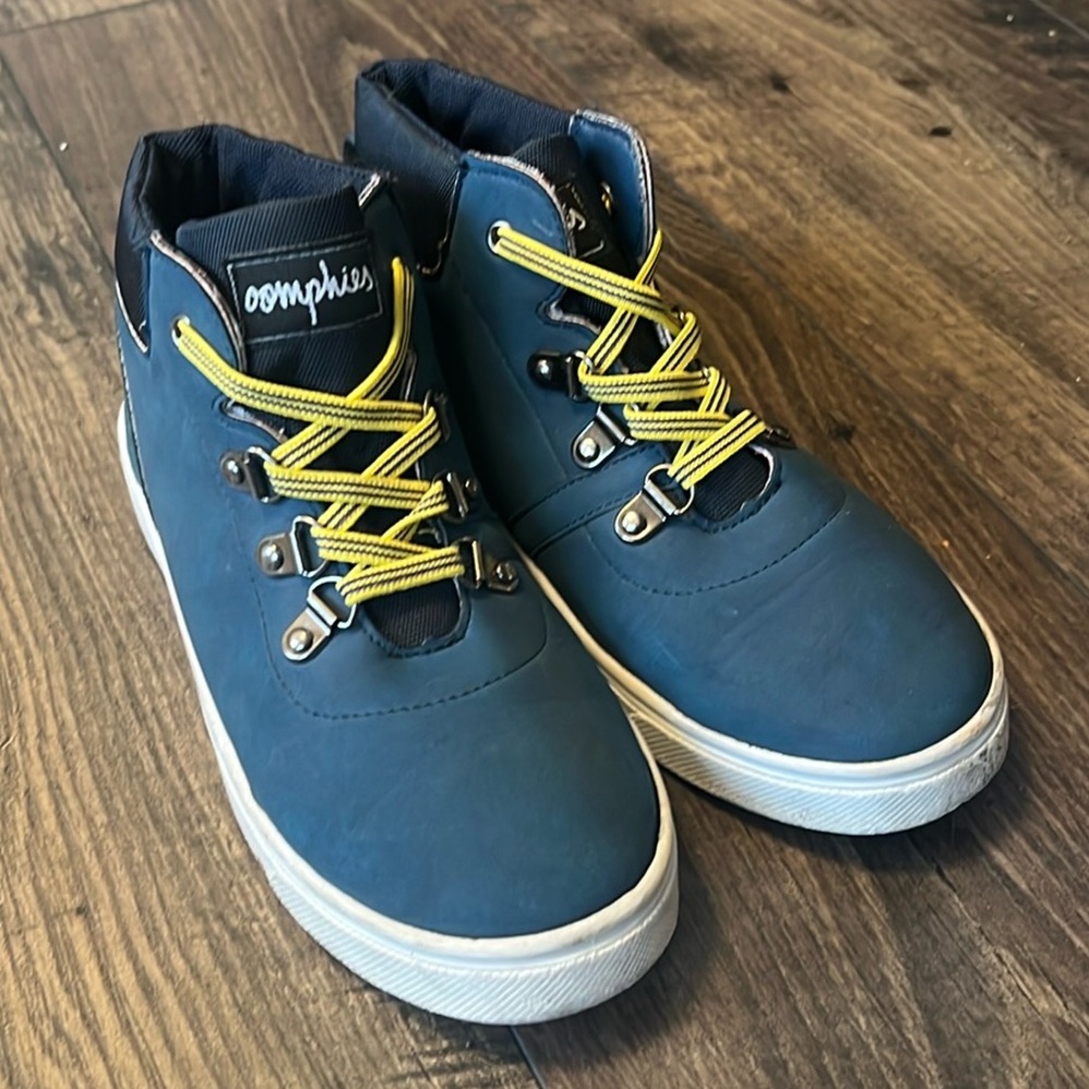 Size 3 Oomphies Shoes